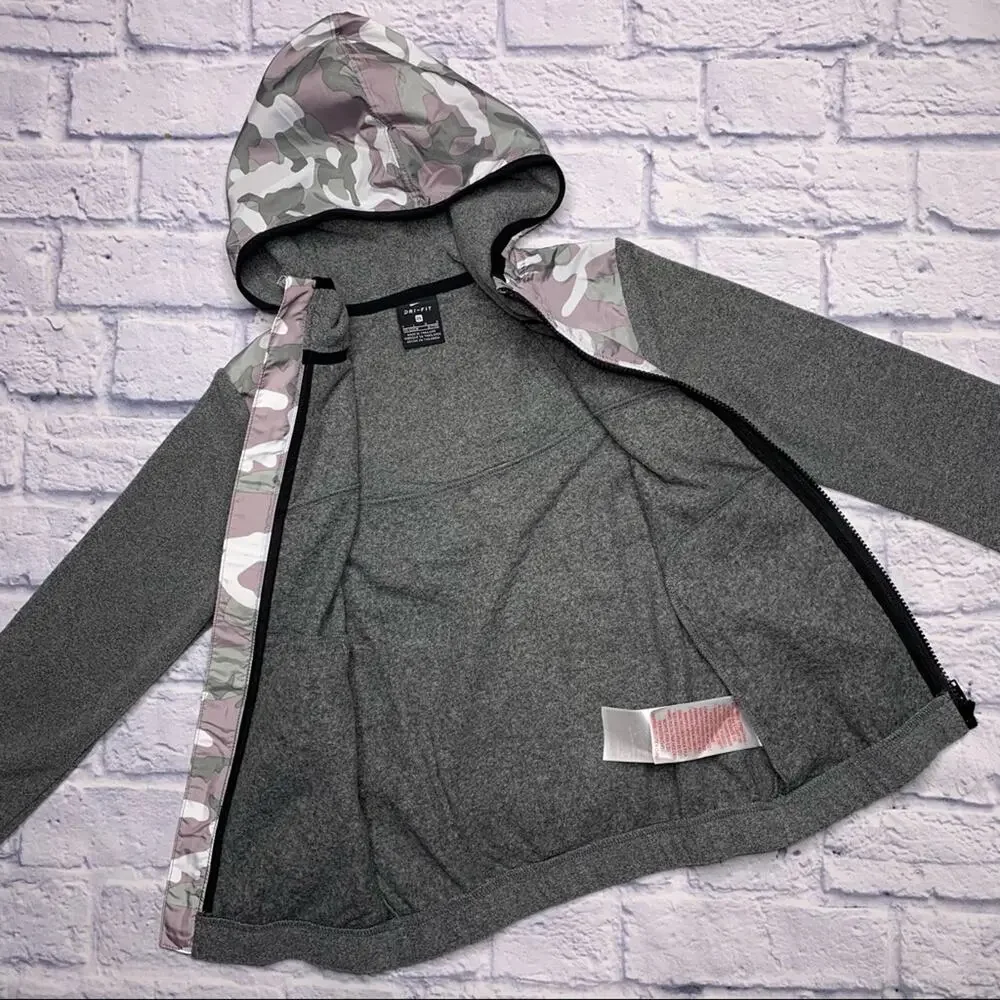 Nike Therma Dri-Fit Fleece in Grey/Camo